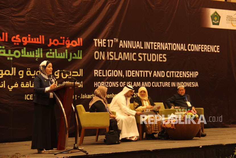 Dr. Faizah Ali Syibromalisi dalam acara Konferensi Internasional Studi Islam atau Annual International Conference on Islamic  Studies (AICIS) 2017 di ICE BSD Serpong, Tangerang Selatan, Banten.
