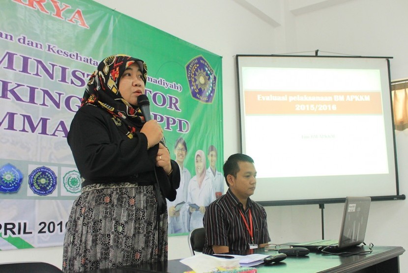 Dr Irma Suswati memberikan sambutan saat pembukkan APKKM.
