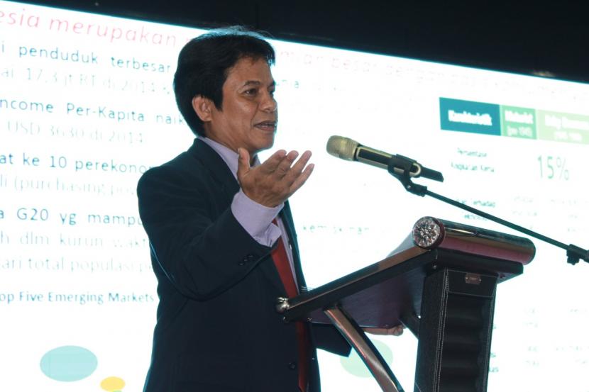 Dr. Mukhaer Pakkanna selaku Rektor Institut Teknologi dan Bisnis Ahmad Dahlan (ITB-AD) mengaku bahwa awalnya ia berpikir disrupsi yang diusung pandemi Covid-19 menjadi momentum reorientasi paradigma pembangunan ekonomi di Tanah Air.