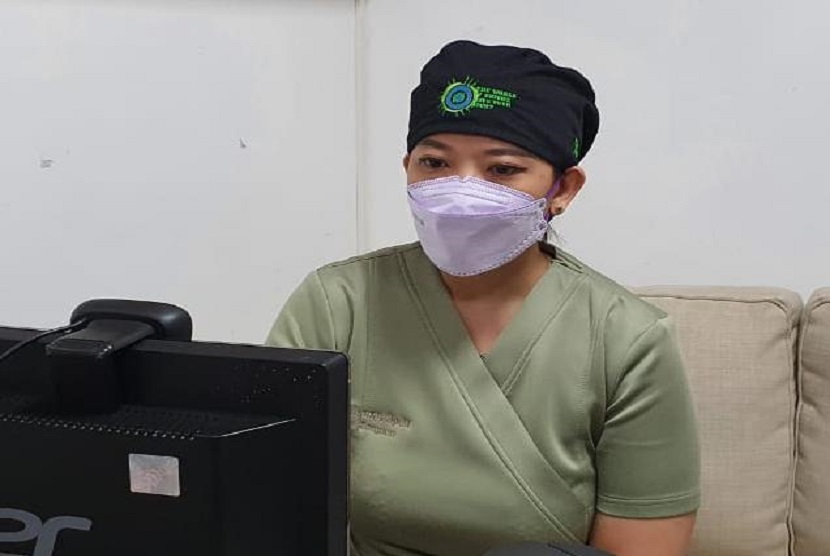 dr. Nyoman Yenny Khristiawati dari Siloam Hospitals Denpasar dalam edukasi webinar kesehatan, Rabu (10/3). Dokter Nyoman Yenny minta waspadai glaukoma khususnya penderita hipertensi diabetes