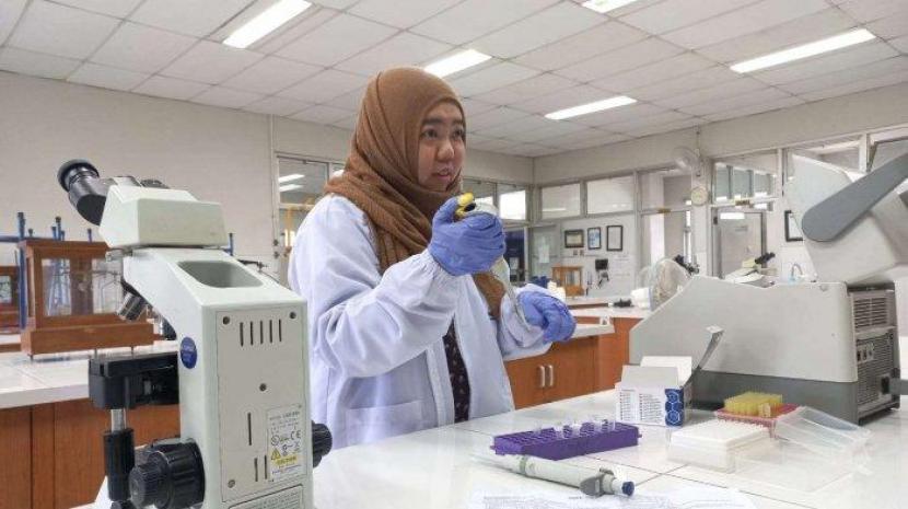 Dr Susanti, peneliti dari Universitas Muhammadiyah Purwokerto (UMP) yang mengemban BioColoMelt – Dx, diagnostic kit yang dapat mengidentifikasi kelainan genetik pada kasus pasien kanker dan keluarga pasien kanker. 