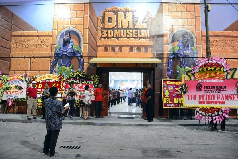 Dream Museum Zone (DMZ) Semarang yang kini menjadi museum 3D sebelumnya adalah eks-Gedung Van Dorp , salah satu bangunan kuno di Kota Semarang