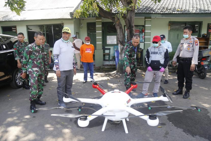  Drone Motodoro SRI Universitas Muhammadiyah Malang (UMM) yang melakukan penyemprotan disinfektan di Kota Pasuruan.