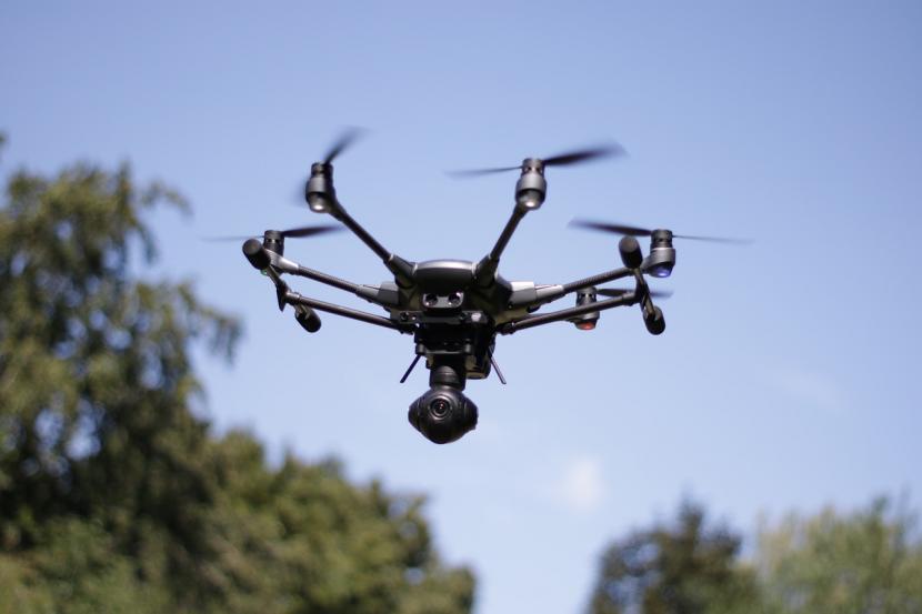 Drone (ilustrasi). Perdana Menteri Yunani Kyriakos Mitsotakis mengatakan pemerintah akan meluncurkan drone dan memasang sensor suhu hutan untuk meningkatkan pencegahan pemadaman kebakaran.