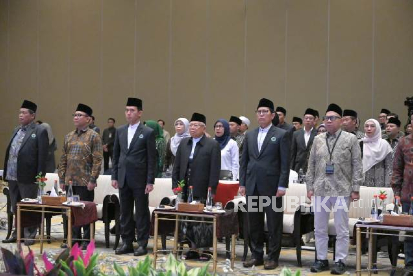 Ta’aruf Pengurus DSN–MUI Masa Khidmat 2025–2030 dan Rapat Pleno DSN–MUI ke-60 yang digelar di Hotel Sultan Residence, Jakarta.