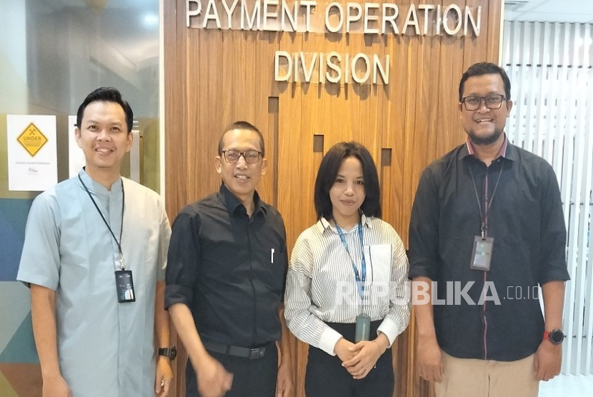 Dua alumni Program Studi Kewirausahaan Cyber University, Adri Hermasnyah dan Rafli Harry Sandy resmi bergabung sebagai Junior Manager di ATM Cash Operation Group, Payment Operation Division PT Bank Rakyat Indonesia (Persero) Tbk, dan ditempatkan langsung di kantor pusat Gedung BRI 1, Jakarta Pusat.