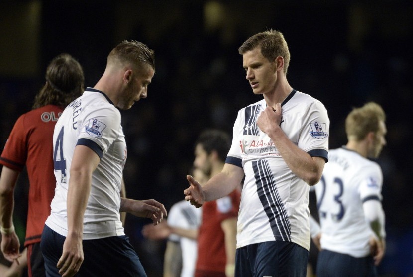 Dua bek Tottenham Hotspur, Toby Alderweireld (kiri) dan Jan Vertonghen.