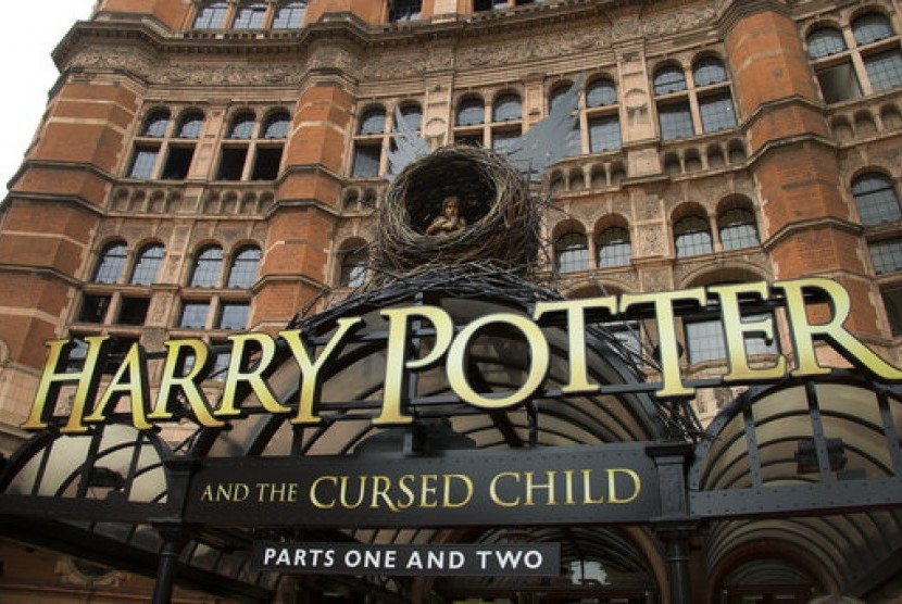 Dua buku terbaru dari dunia Harry Potter akan rilis pada Oktober
