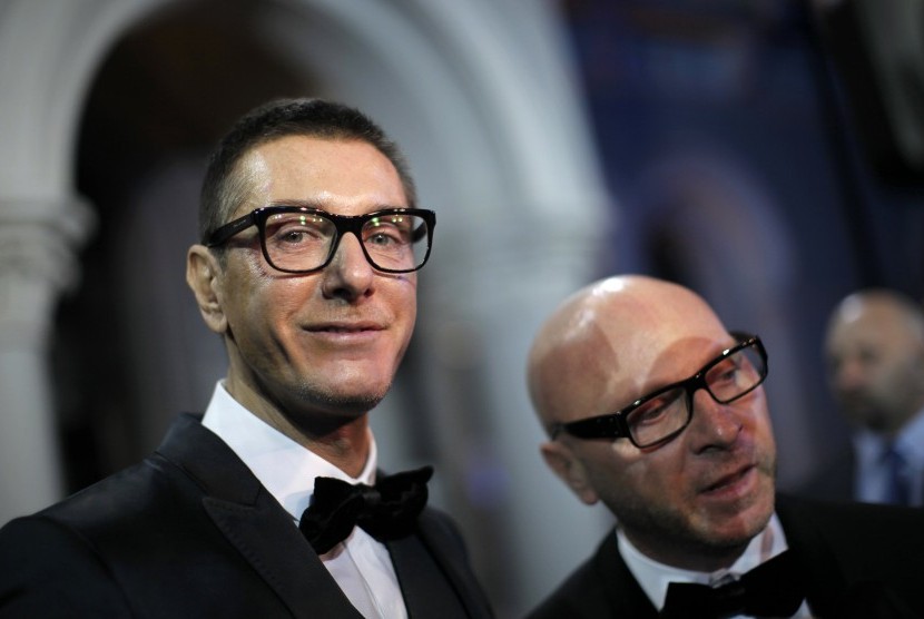 Dua desainer Italia, Domenico Dolce (kanan) dan Stefano Gabbana (kiri) saat tampil di depan media.