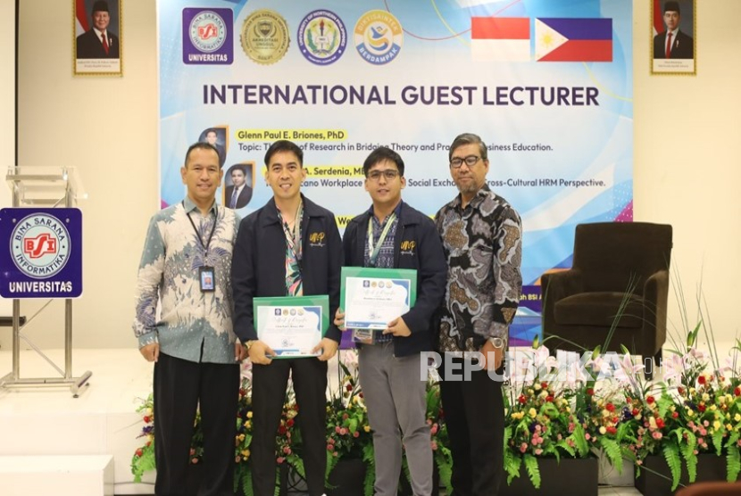 Kelas yang Menyatukan Dunia, Saat Dosen Filipina Mengajar di Bekasi