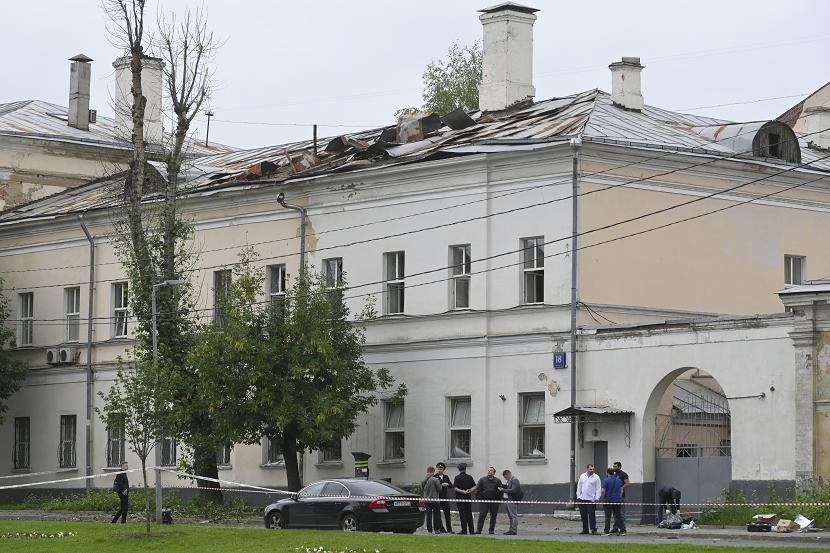 Dua drone Ukraina merusak sejumlah gedung di Moskow, termasuk satu gedung dekat Kantor Pusat Kementerian Pertahanan Rusia.