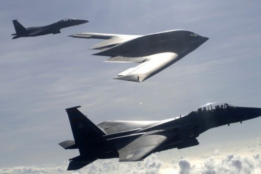 Dua jet tempur F-15 (ilustrasi). Pentagon mengerahkan dua jet tempur F-15 untuk menyerang fasilitas penyimpanan senjata milik Garda Revolusi Iran. di Suriah timur.