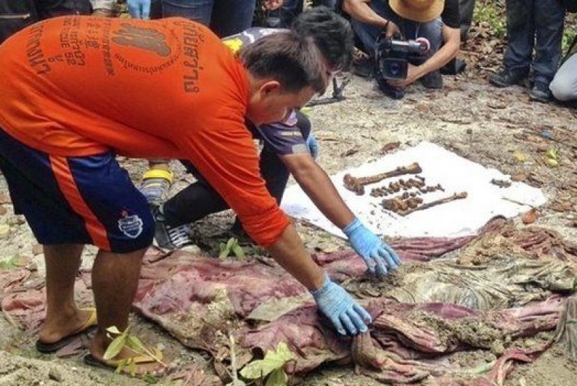 Dua kerangka manusia yang ditemukan di kamp terbengkalai di Provinsi Phang Nga, Thailand