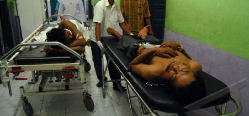  Dua korban penembakan Orang Tak Kenal (OTK) menjalani perawatan medis di ruang Unit Gawat Darurat Rumah Sakit Dr Fauziah Bireuen, Aceh. (ilustrasi)