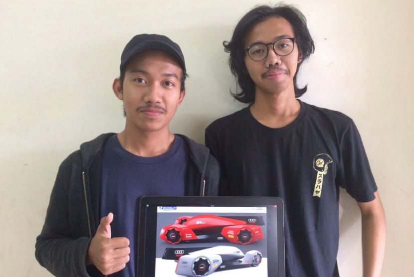 Dua mahasiswa ITS mendapat penghargaan dalam ajang kompetisi desain mobil.