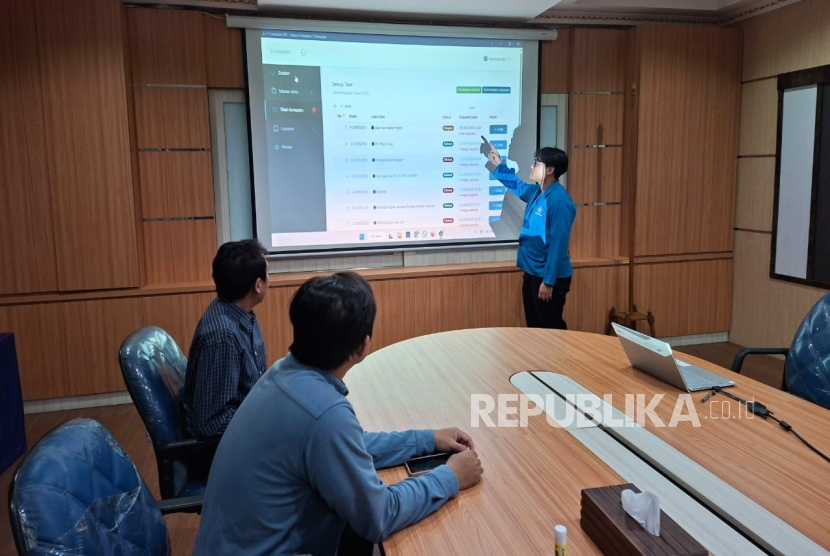 Dua mahasiswa Universitas Bina Sarana Informatika (UBSI) Abu Rizal dan Ujang Saepuloh sukses menciptakan aplikasi e-Complaint IT Helpdesk. 
