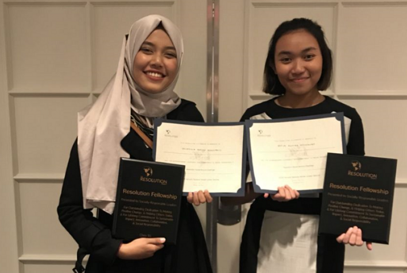 Dua mahasiswa ITS yang meraih penghargaan Social Venture Challenge (SVC) Award di Harvard National Model United Nation (HNMUN) 2018.