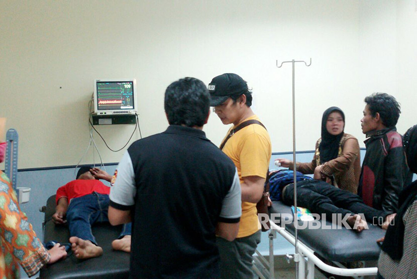Dua orang masih menjalani perawatan di RSU Cililin Kabupaten Bandung Barat Ahad (8/10) usai pesta miras oplosan yang merenggut nyawa seorang remaja. 