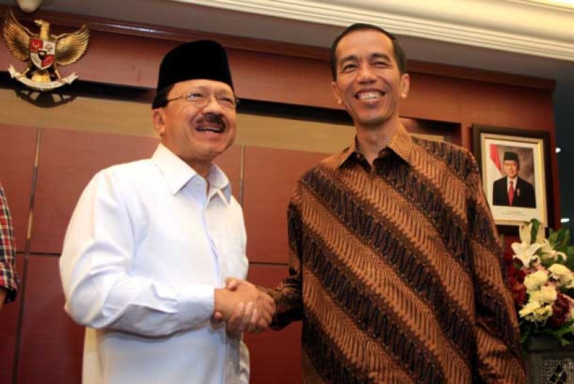  Dua pasangan calon Gubernur DKI Jakarta Fauzi Bowo (kiri) dan Joko Widodo bersilaturahmi dengan jajaran Muspida DKI Jakarta di Mapolda Metro Jaya, Jakarta, Senin (10/9).