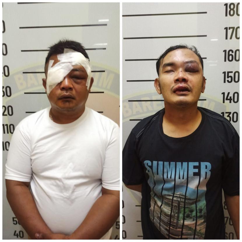 Dua pelaku pencurian yang dihajar massa di Kelurahan Sukabumi Utara, Kecamatan Kebon Jeruk, Jakbar pada Senin (16/1/2023).
