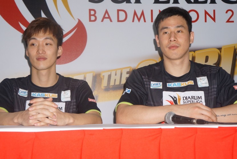 Dua pemain Korea yang membela PB Djarum Kudus, Shin Baek Cheol (kiri) dan Ko Sung Hyun (kanan)