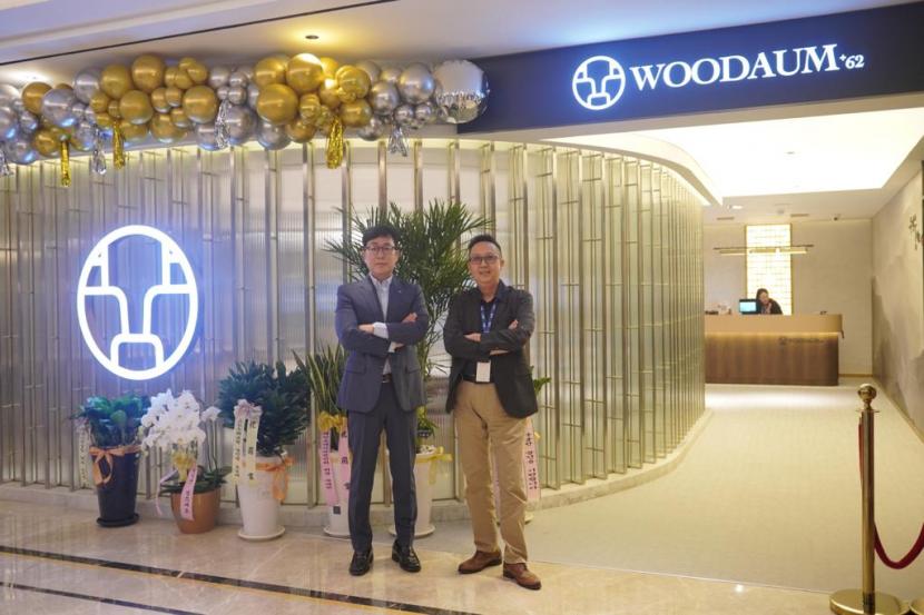 Dua pemilik Woodaum+62, resto Korea yang baru resmi diluncurkan di Jakarta. Woodaum+62 ingin hadirkan Korean fine dining yang eksklusif dan berkelas di Indonesia