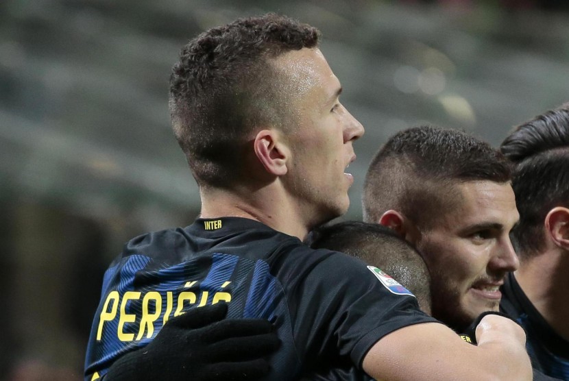 Dua penggawa Inter Milan, Ivan Perisic (kiri) dan Mauro Icardi.