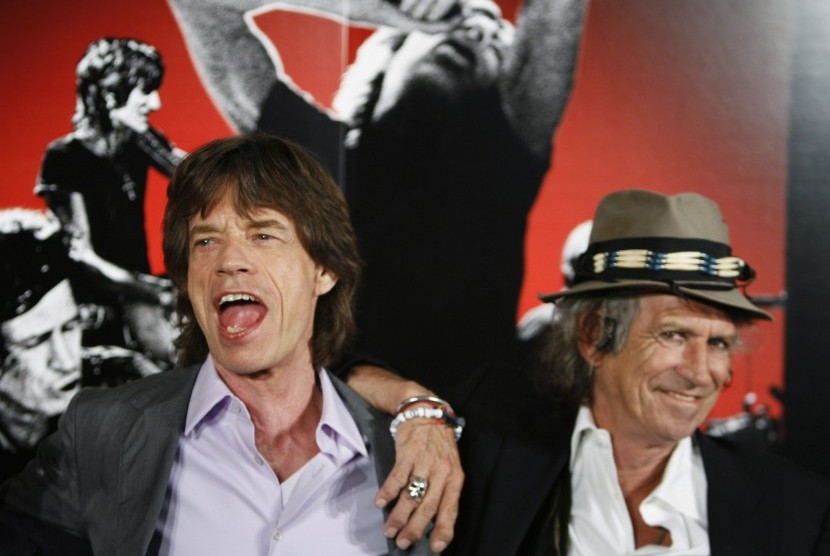  Dua personel the Rolling Stones, Mick Jagger (kiri) dan Keith Richards (kanan) tersenyum dalam sesi foto press conference film dokumenter Shine A Light yang disutradarai martin Scorsese pada 30 Maret 2008. 