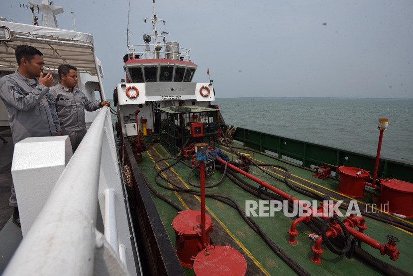 Ilustrasi keamanan laut. enteri Koordinator Bidang Politik Hukum dan Keamanan Mahfud MD memastikan tim Omnibus Law Keamanan Laut mulai bekerja memasuki awal tahun depan. 