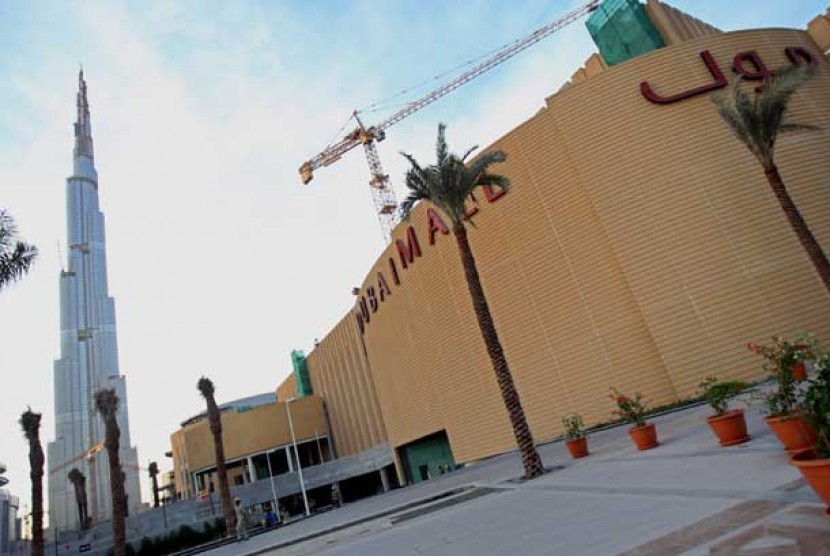 Dubai Mall. Dubai akan mengizinkan pusat perbelanjaan (mal) dan bisnis di sektor swasta kembali beroperasi pada Rabu (3/6).
