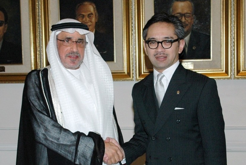 Dubes Arab Saudi untuk Indonesia Musthafa Ibrahim Al-Mubarak(kiri)