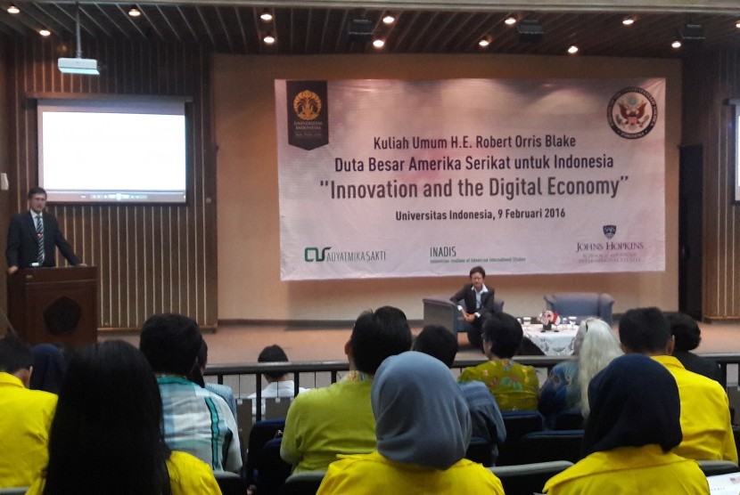 Dubes AS untuk Indonesia, Robert Orris Blake dalam kuliah umum Innovation and the Digital Economy di Balai Sidang Universitas Indonesia (UI), Selasa (9/2).