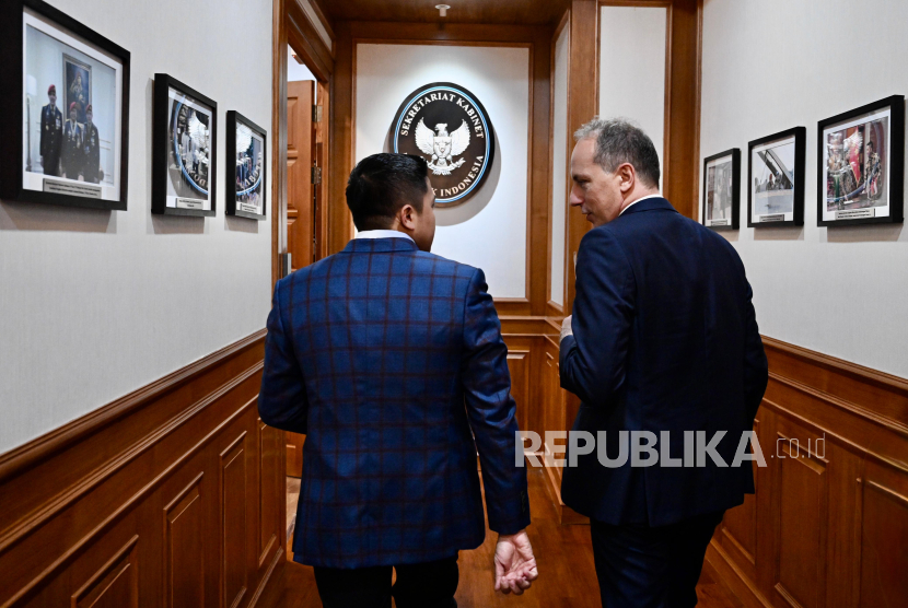 Dubes Prancis untuk RI Fabien Penone bertemu Seskab Teddy Indra Wijaya di kantor Sekretariat Kabinet (Setkab) Kompleks Istana Kepresidenan, Jakarta Pusat pada Selasa (13/5/2025).