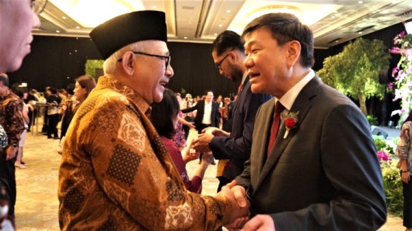 Dubes Singapura untuk RI Kwok Fook Seng bertemu dengan Ketua Umum Lembaga Dakwah Islam Indonesia, KH Chriswanto Santoso. 