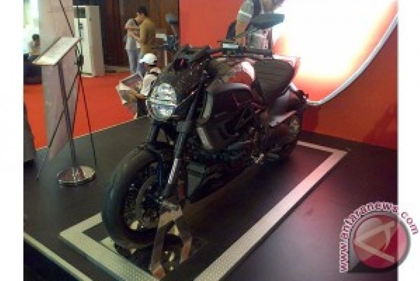 Ducati Diavel Cromo