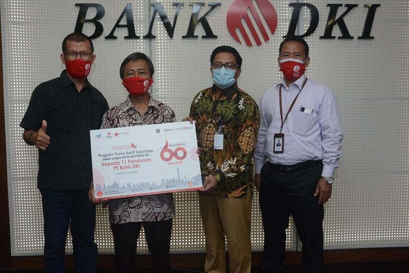 Dukung pengembangan UMKM di DKI Jakarta serta menyambut Hari Ulang Tahun ke-60 yang jatuh pada 11 April 2021, Bank DKI memberikan bantuan modal usaha kepada 11 purna bhakti/pensiunan Bank DKI.