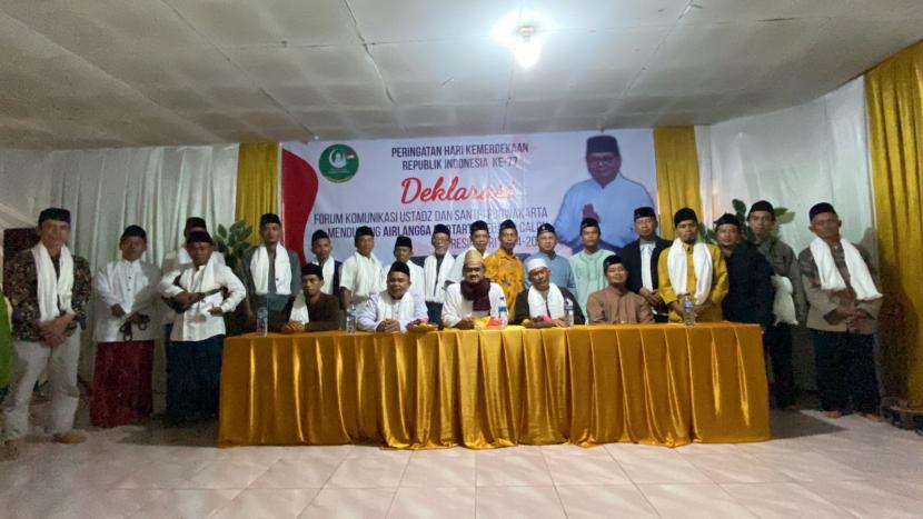 Dukungan Forum Komunikasi Ustadz dan Santri (Fokus) Kabupaten Purwakarta, Jawa Barat (Jabar) untuk Airlangga Hartarto.