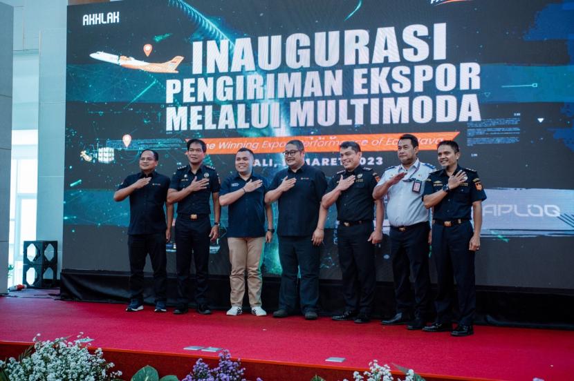 Dukungan penuh terhadap layanan multimoda ditunjukkan oleh Kanwil Bea Cukai Jatim I dan Bea Cukai Juanda kepada PT Angkasa Pura Logistik (APLog), yang belum lama ini melaksanakan pembukaan pengiriman ekspor dengan layanan multimoda ATA (APLog to APLog).