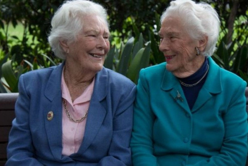 Dulcie Grose dan Nancie Varley, 90 tahun, telah bertukar surat dengan sahabat pena mereka selama 80 tahun.