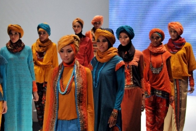 Dunia fashion muslimah di indonesia berkembang sangat pesat dalam beberapa dekade terakhir perkembangan tersebut meliputi dari semua sisi baik dari desain,warna,bahan,inovasi,kreasi hingga perpaduan semuanya. 