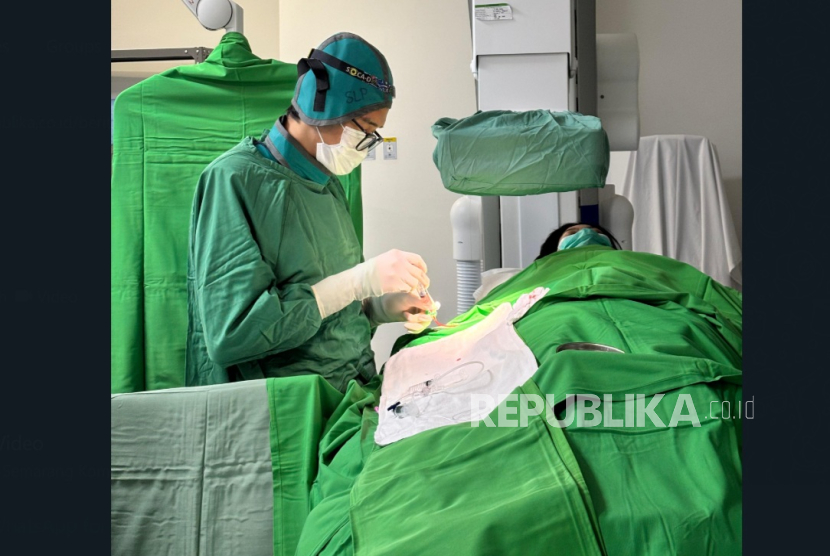  Dunia medis terus berkembang, salah satunya melalui kehadiran zero fluoroscopy, teknik intervensi jantung tanpa sinar-X.