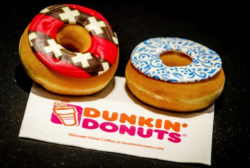 Dunkin' Donuts mulai menawarkan paket aneka frosting dan donat polos untuk dihias di rumah bersama anak.
