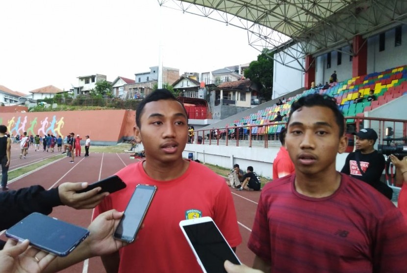 Duo atlet kembar cabang olahraga Atletik untuk ASEAN Schools Games 2019, Rico dan Rici di Semarang, Selasa (9/7).