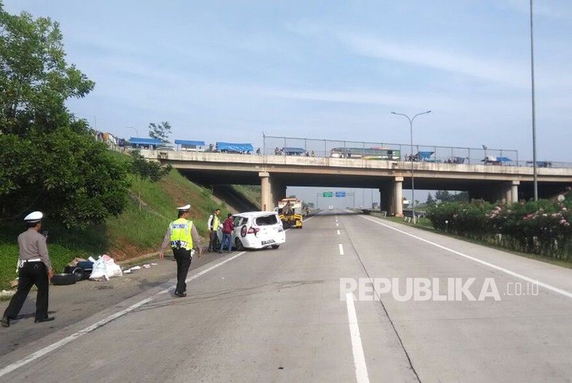 Ilustrasi kecelakaan. Jumlah korban tewas dalam kecelakaan kendaraan bermotor di Tol Cipali, Kilometer 78 wilayah Kabupaten Purwakarta bertambah dari 8 orang menjadi 10 orang.