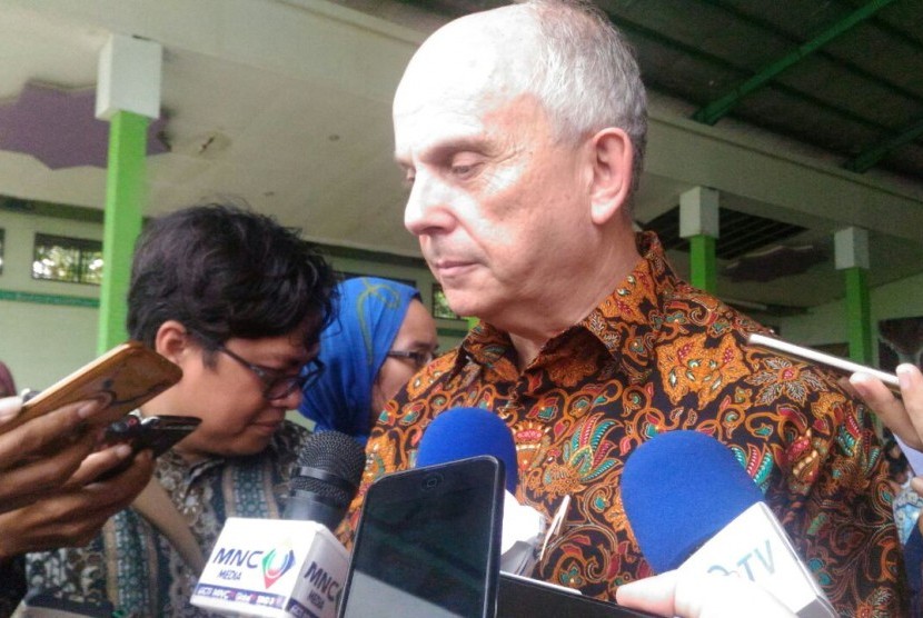Duta Besar Amerika Serikat (AS) untuk Indonesia Joseph R Donovan Jr saat melakukan kunjungan kerja ke Pesantren Daar El-Qolam di Tangerang, Banten, Senin (6/2). 