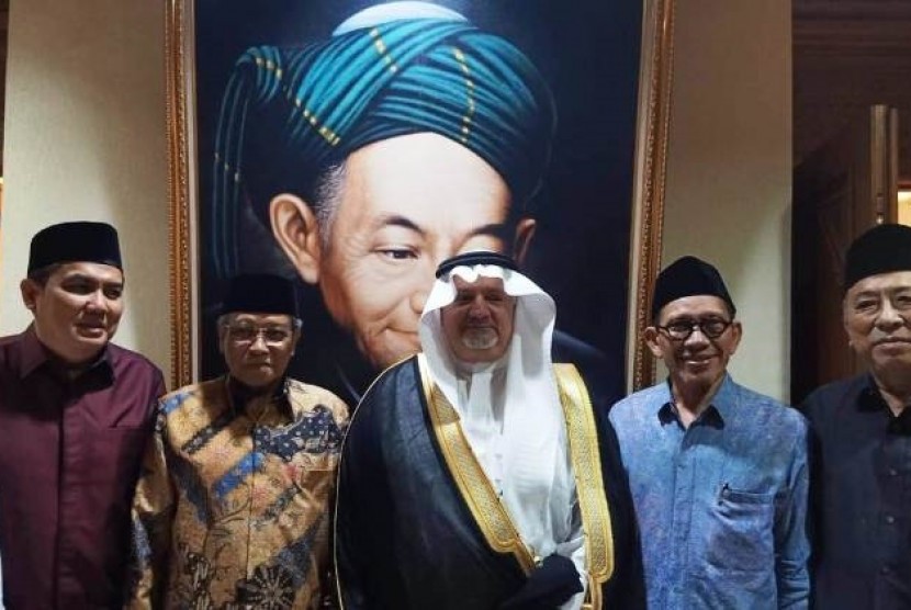 Duta Besar Arab Saudi untuk Indonesia Esam A Abid Althagafi bersama jajaran pimpinan PBNU di Jakarta, Selasa (2/7).
