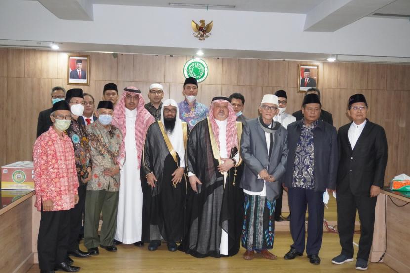 Duta Besar Arab Saudi untuk Indonesia Essam bin Abed Al- Thaqafi mengunjungi Majelis Ulama Indonesia (MUI), Selasa (8/6). Setidaknya ada empat hal yang disampaikan Essam, termasuk terkait dengan masalah haji tahun 2021.