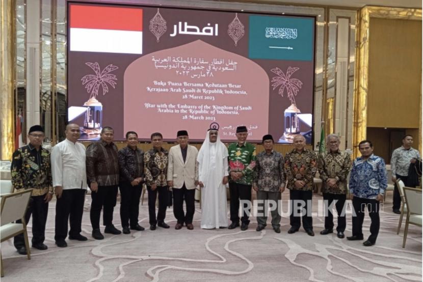 Duta Besar (Dubes) Arab Saudi untuk Indonesia Faisal Abdullah AL-Amudi mengaku senang menjalani ibadah bulan suci Ramadhan di Indonesia. 