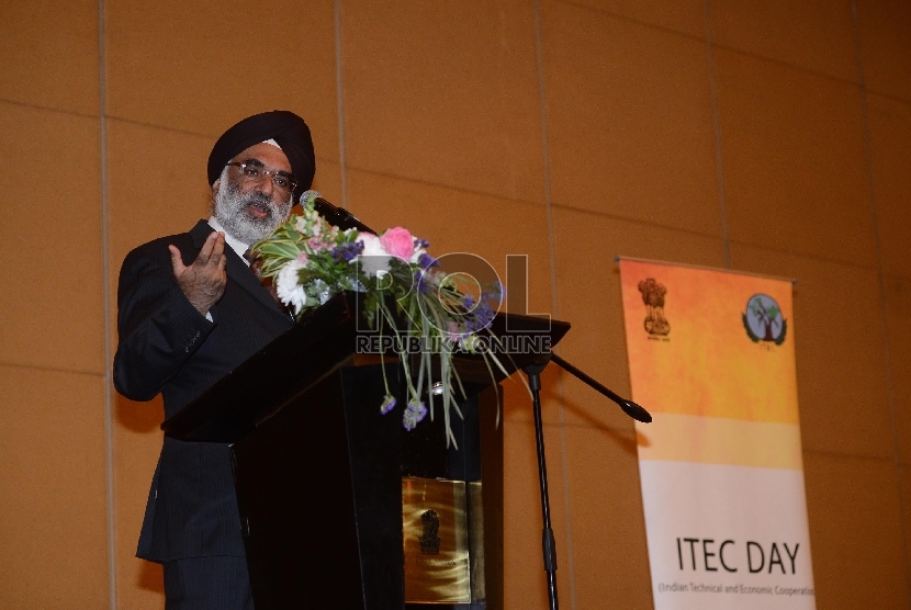 Duta Besar India untuk Indonesia Gurjit Singh memberikan kata sambutan sekaligus membuka Incridible India Education Fair 2015 di Jakarta, Kamis (17/9).