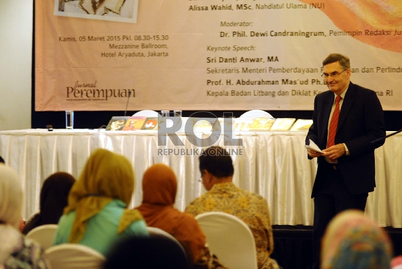 Duta besar Kanada untuk Indonesia Donald Bobiash berbicara saat membuka konferensi 